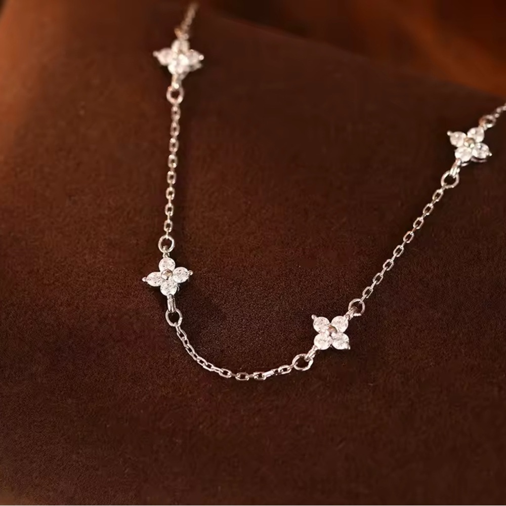Elegant Silver Floral Necklace